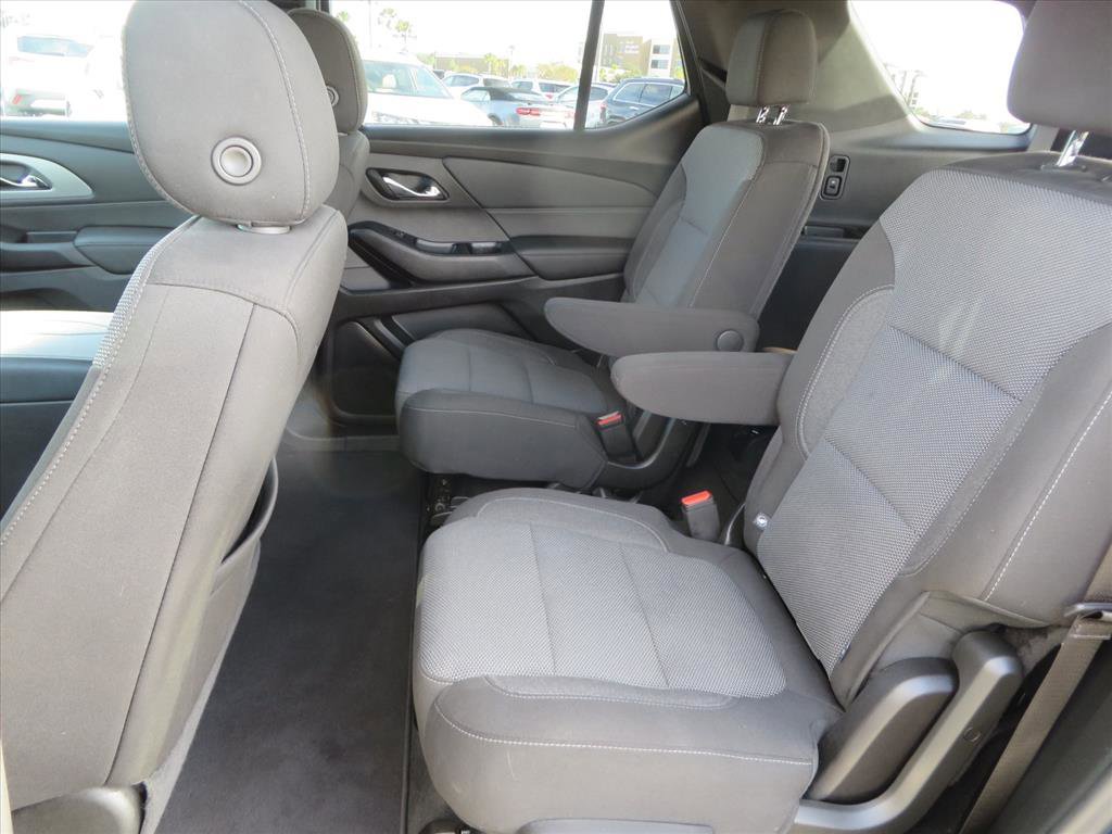 Used 2023 Chevrolet Traverse LT w/ Rear Camera Mirror Package image 28