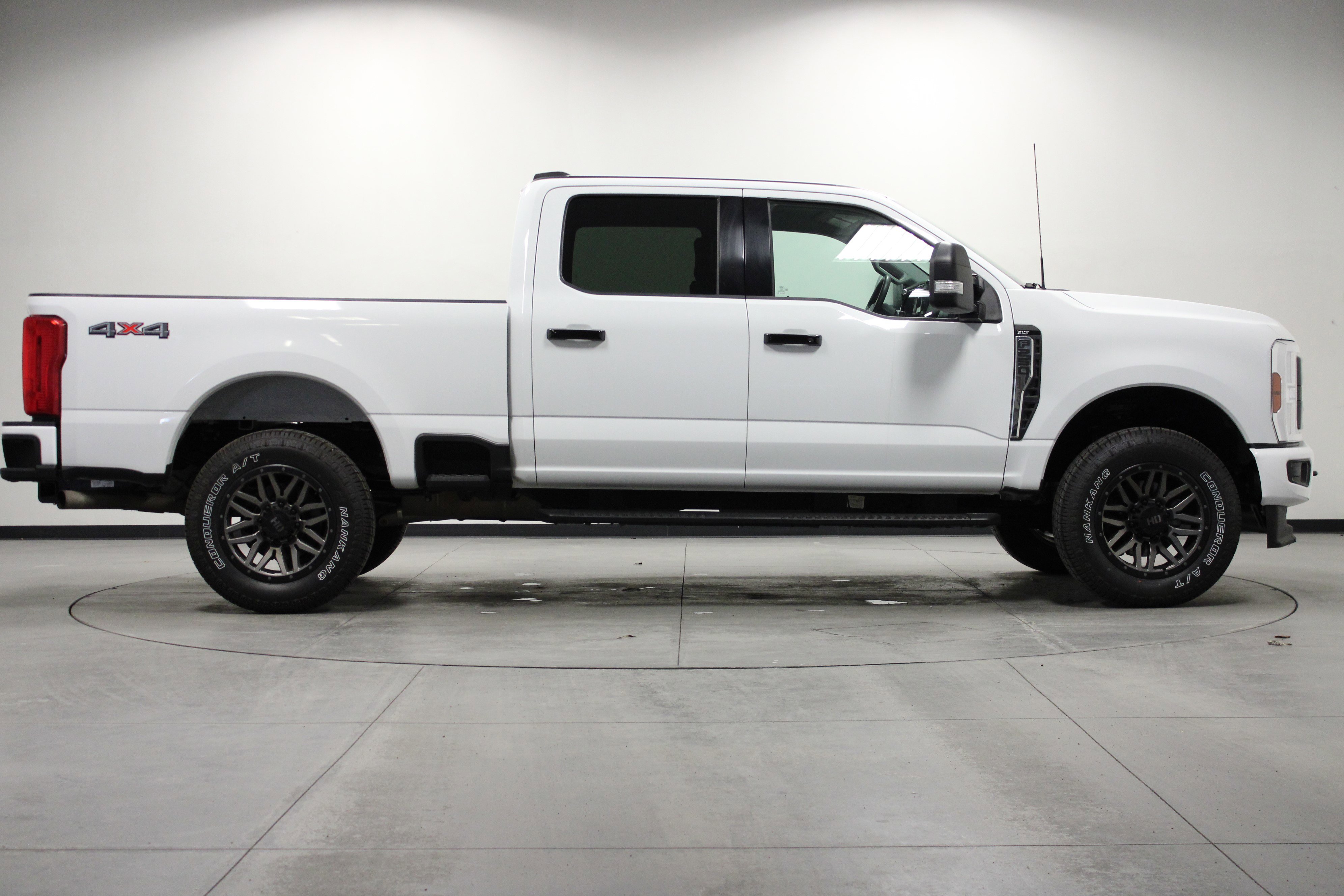Used 2024 Ford F250 XLT image 3
