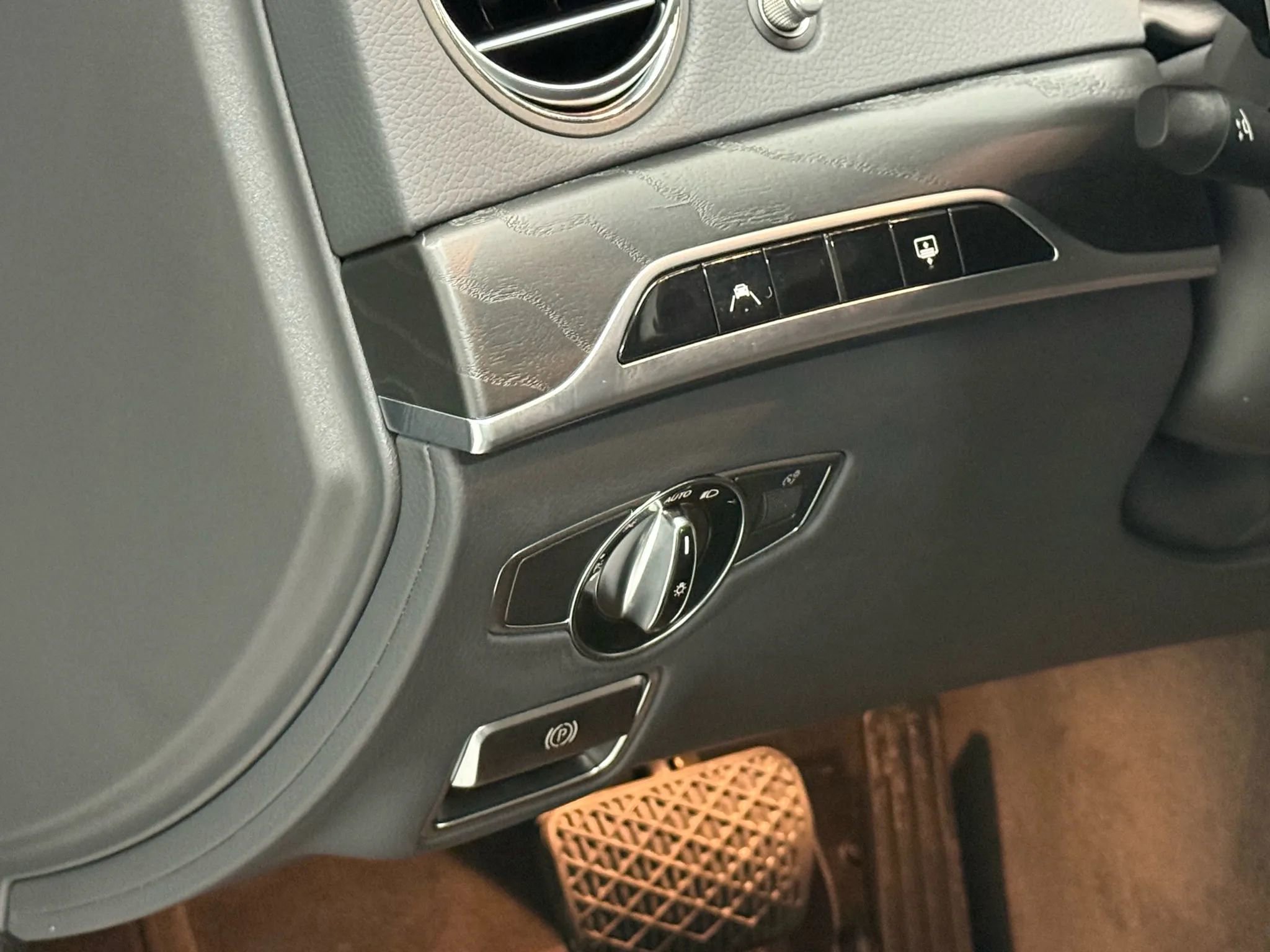 Used 2018 Mercedes-Benz S 560 4MATIC Sedan image 30