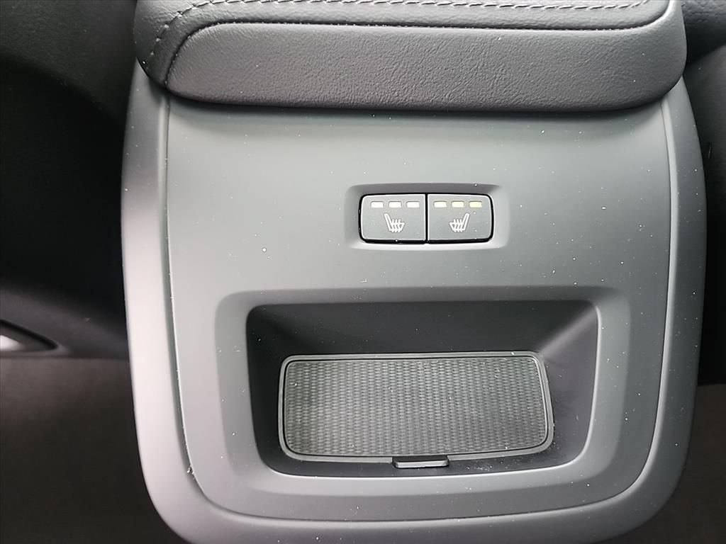 Certified 2025 Volvo XC60 B5 Plus w/ Climate Package AWD/4WD image 28