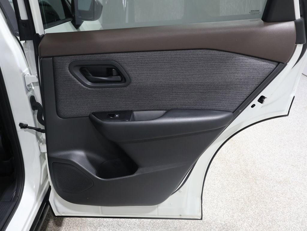 Used 2023 Nissan Rogue S image 21