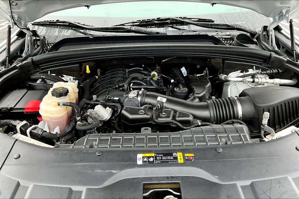 Used 2023 Jeep Grand Cherokee L Limited w/ Black Appearance Package image 31