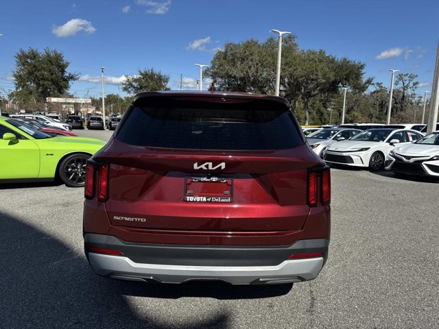 Used 2024 Kia Sorento LX image 3