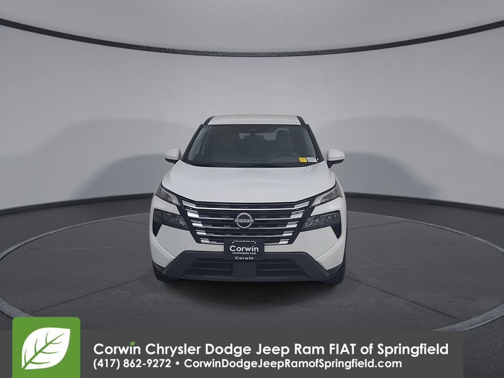 Used 2025 Nissan Rogue SV AWD/4WD image 5