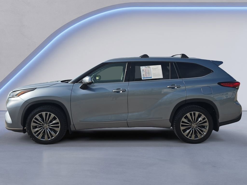 Used 2022 Toyota Highlander Platinum image 2