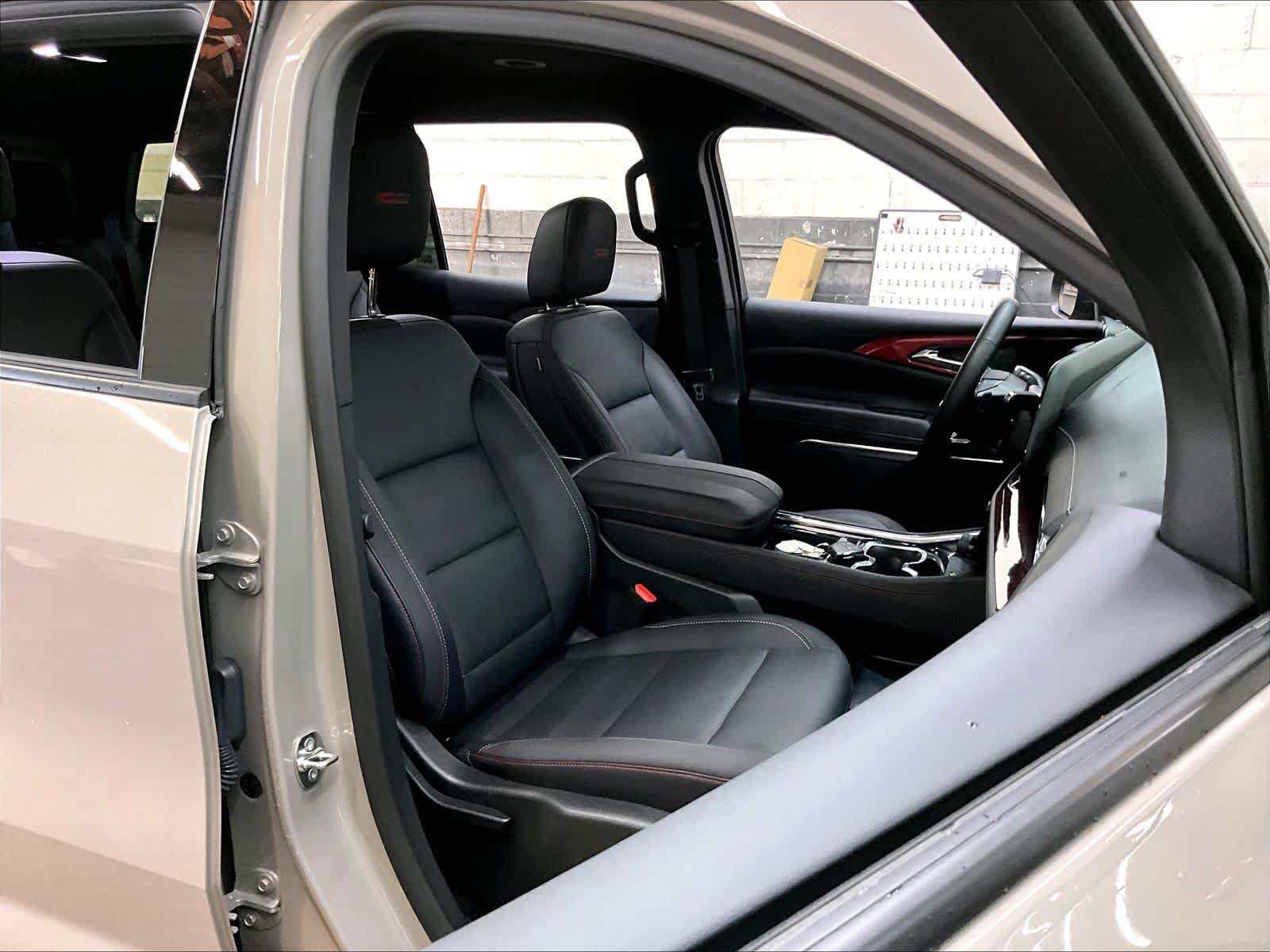 Used 2026 Chevrolet Traverse Z71 w/ LPO, Floor Liner Package AWD/4WD image 10
