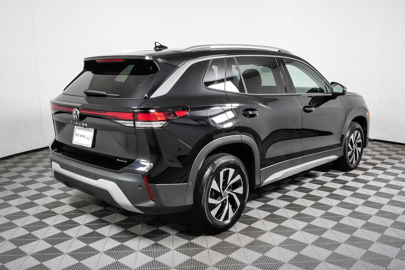 Certified 2025 Volkswagen Tiguan S AWD/4WD image 6