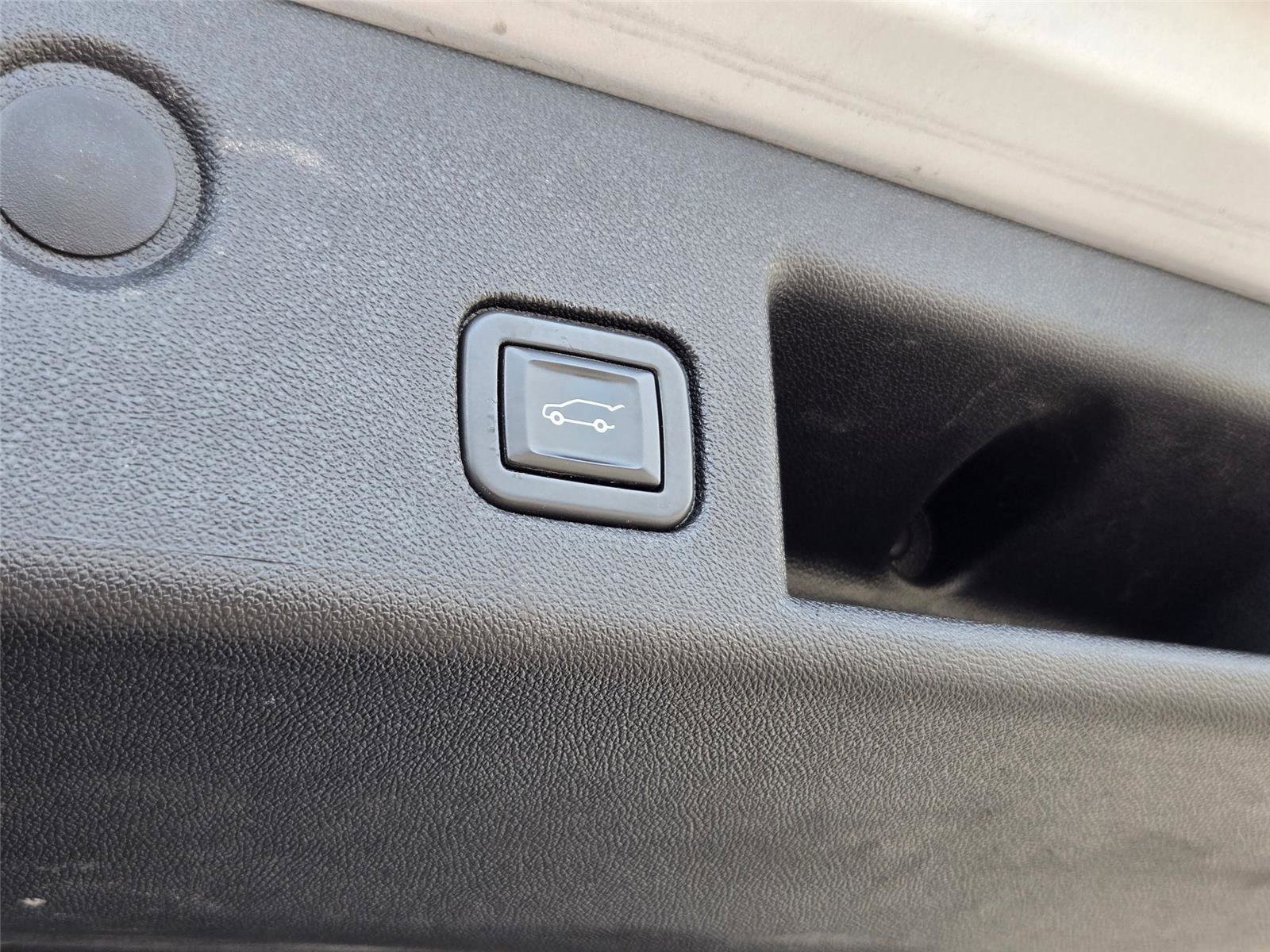 Used 2021 Chevrolet Equinox Premier w/ Redline Edition FWD image 30