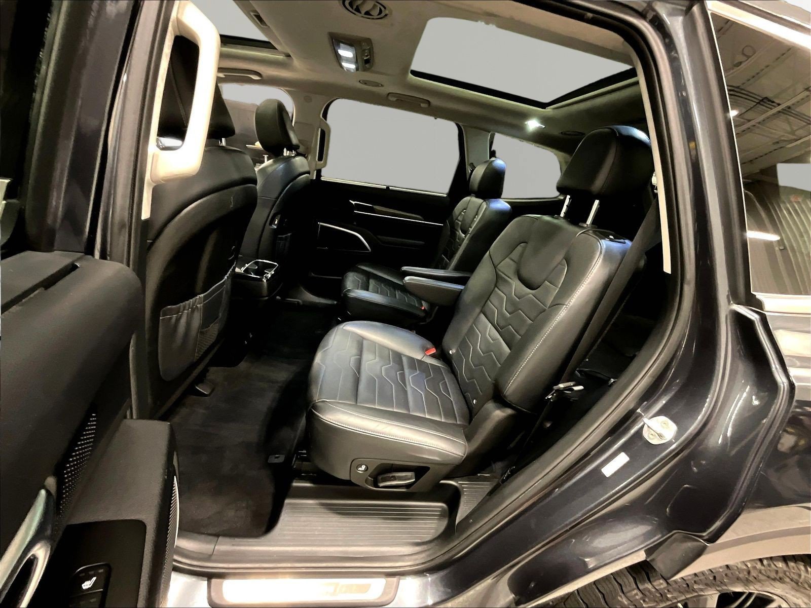 Used 2020 Kia Telluride SX w/ SX Prestige Package AWD/4WD image 22
