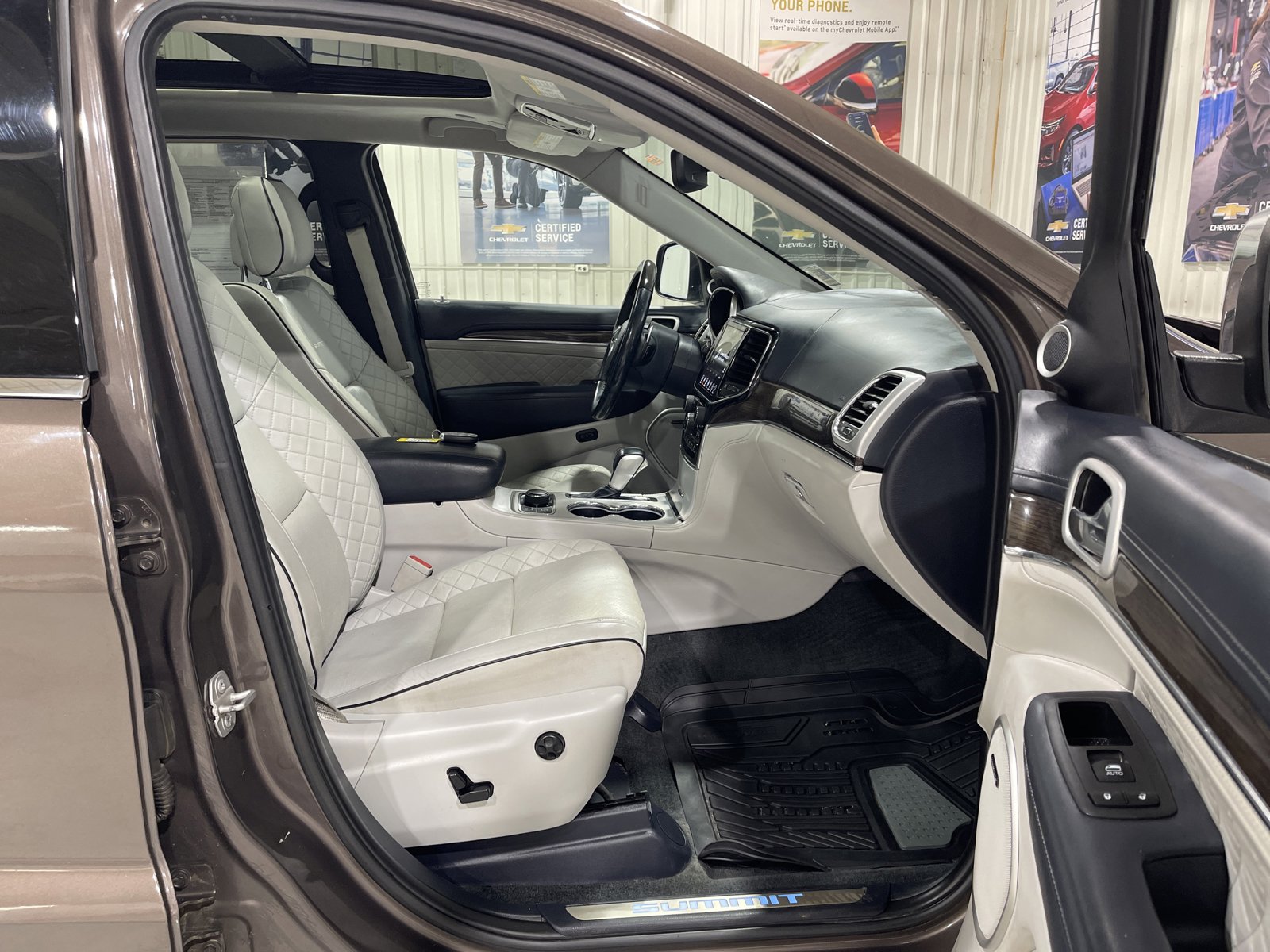 Used 2019 Jeep Grand Cherokee Summit image 18