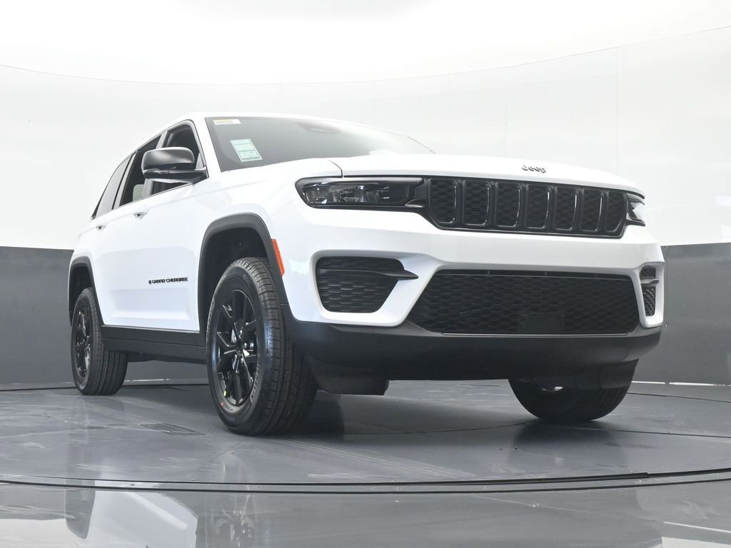 Used 2025 Jeep Grand Cherokee Altitude RWD image 55