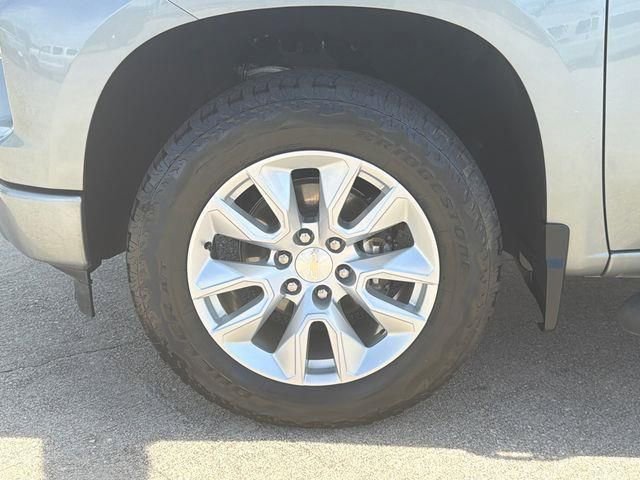 Used 2023 Chevrolet Silverado 1500 Custom AWD/4WD image 11