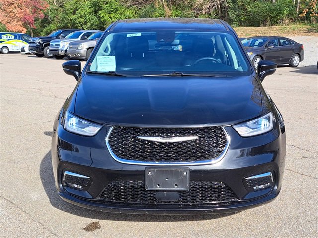 Used 2024 Chrysler Pacifica Touring-L image 8