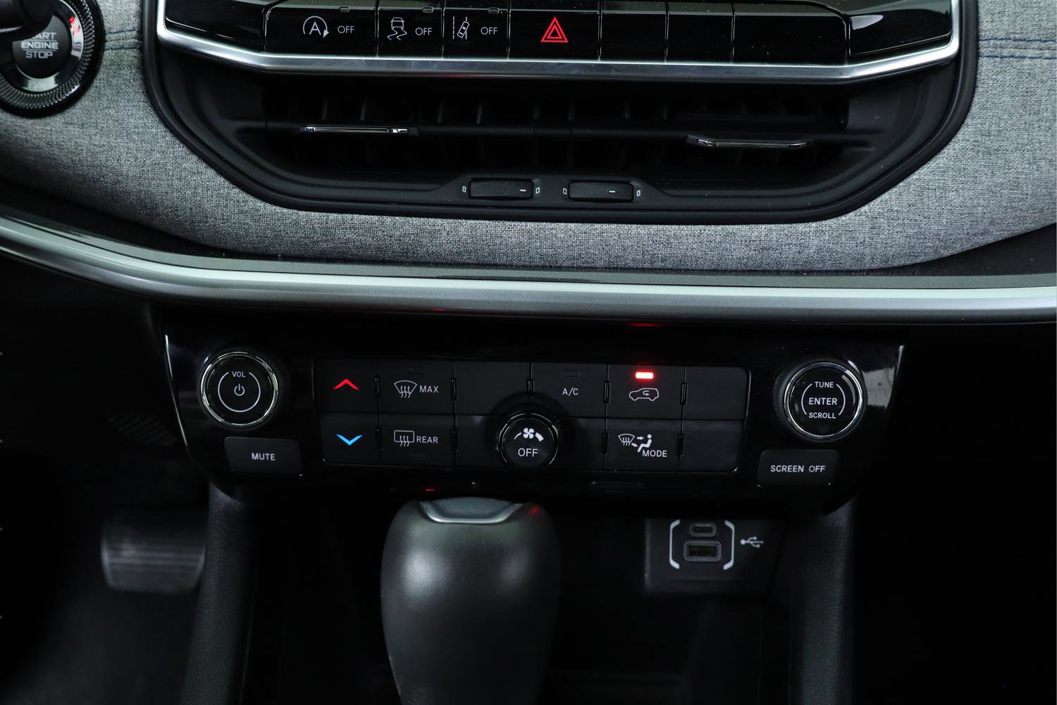 Used 2024 Jeep Compass Latitude image 23