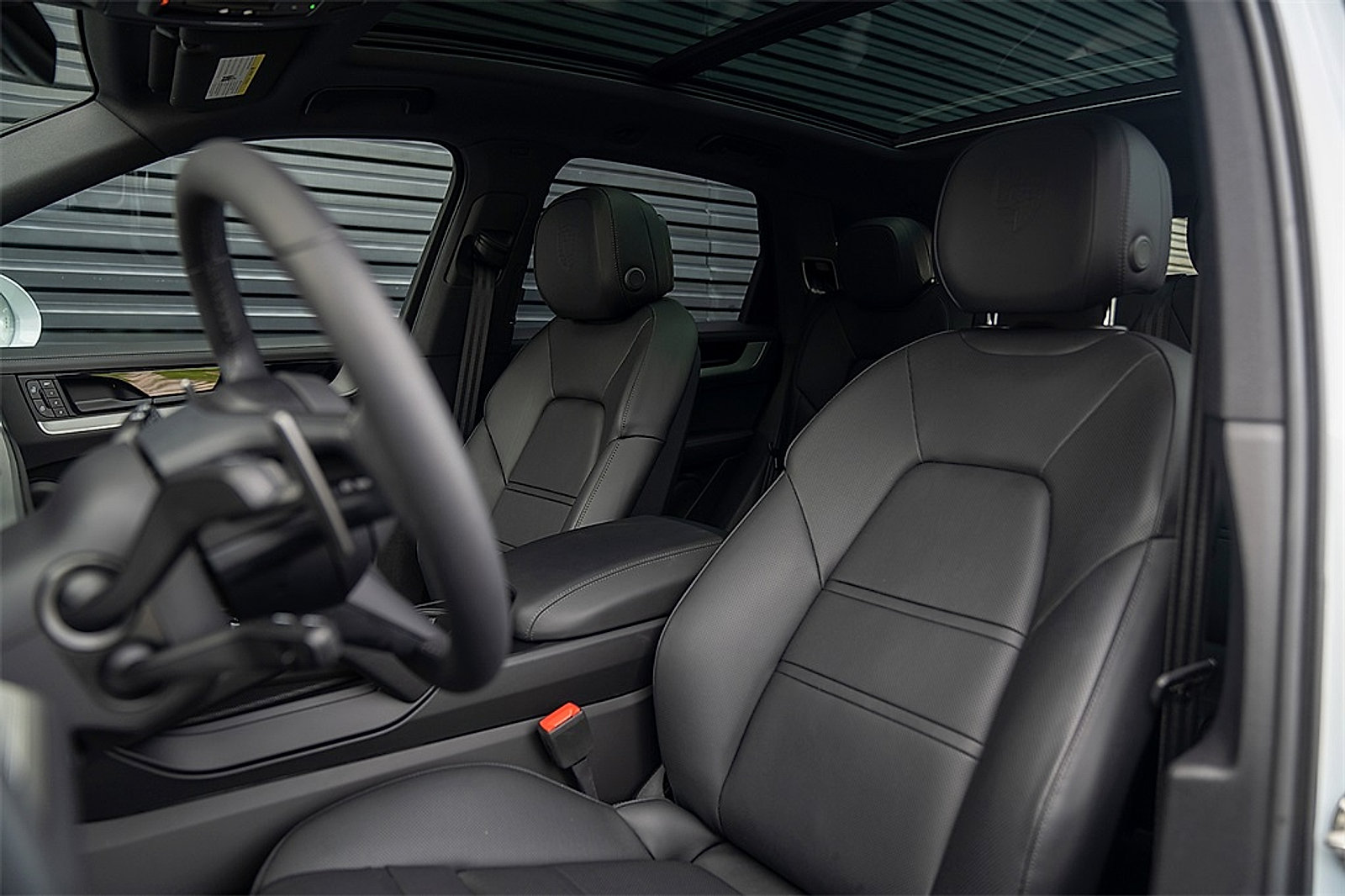 Used 2025 Porsche Cayenne S AWD/4WD image 5