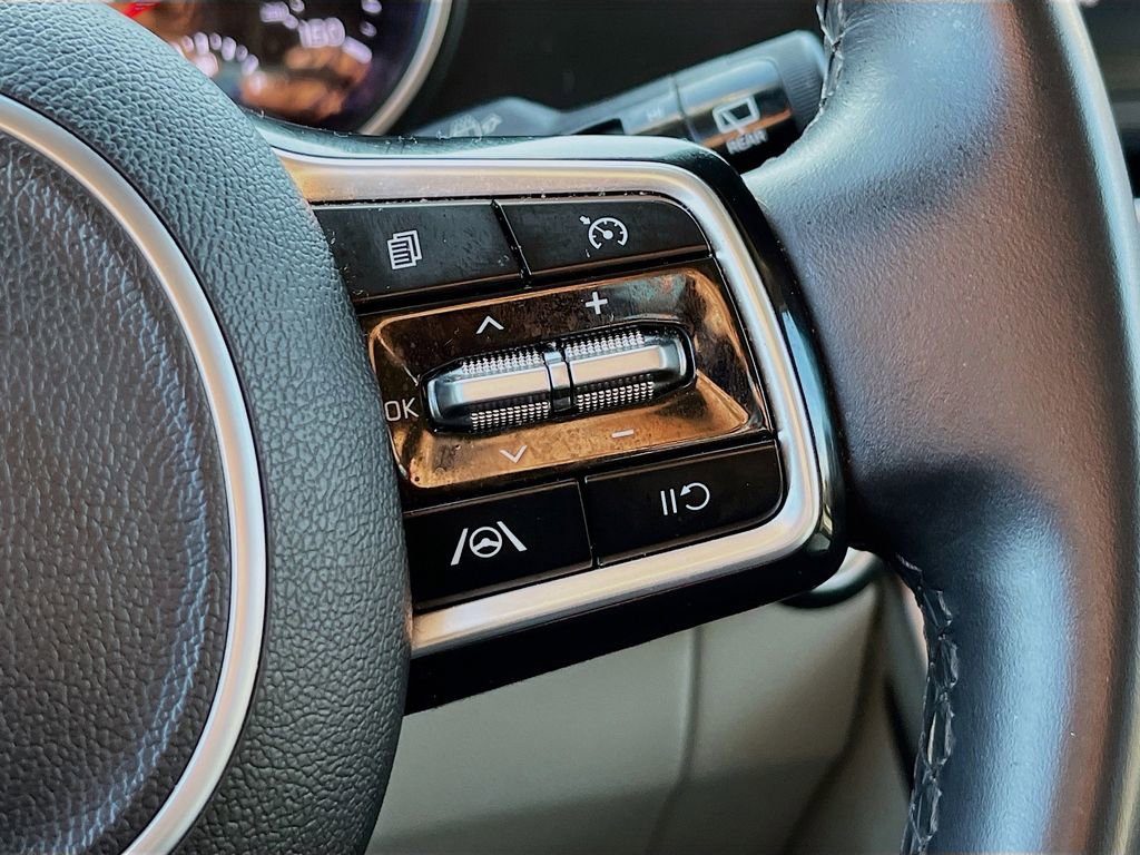 Certified 2024 Kia Carnival LX image 33