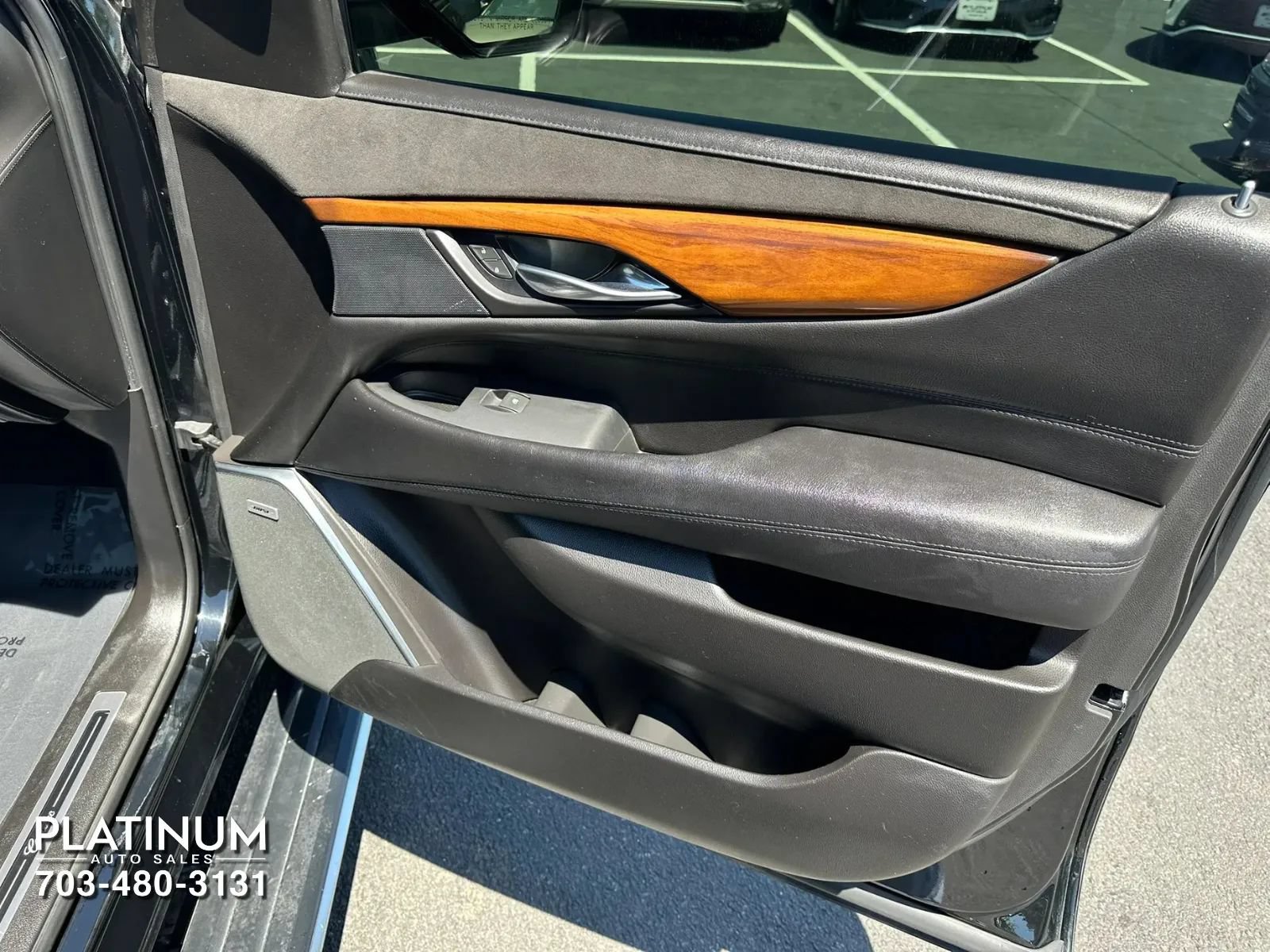 Used 2017 Cadillac Escalade ESV Premium Luxury AWD/4WD image 23