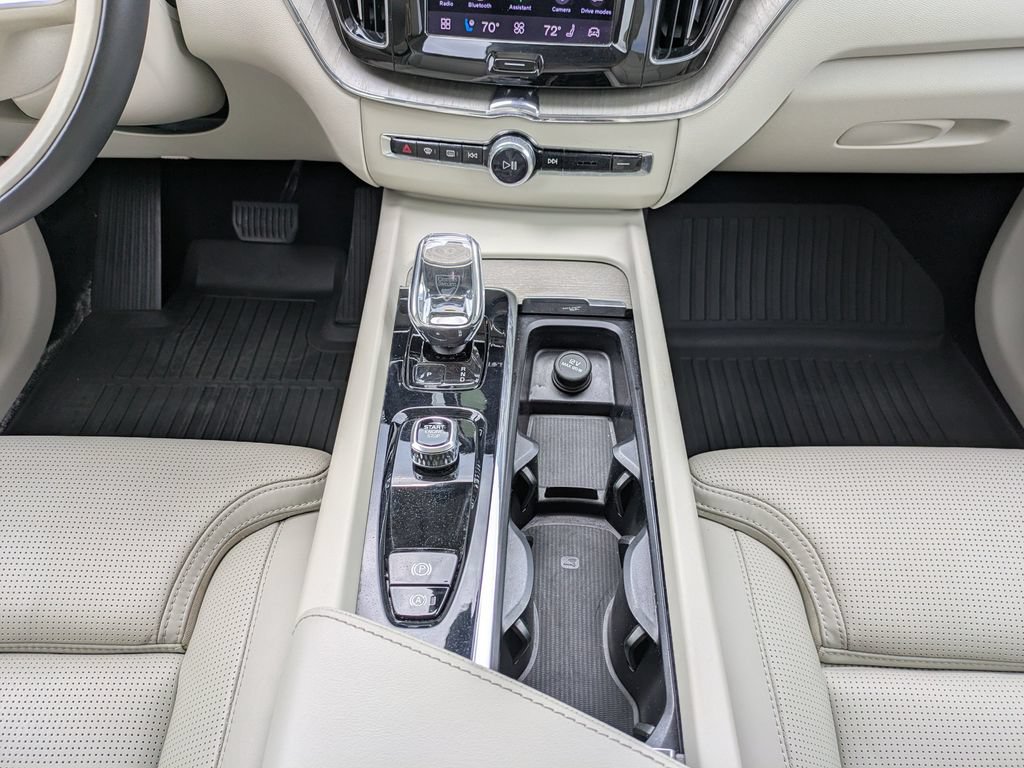 Certified 2023 Volvo XC60 B6 Ultimate w/ Protection Package Premier AWD/4WD image 19