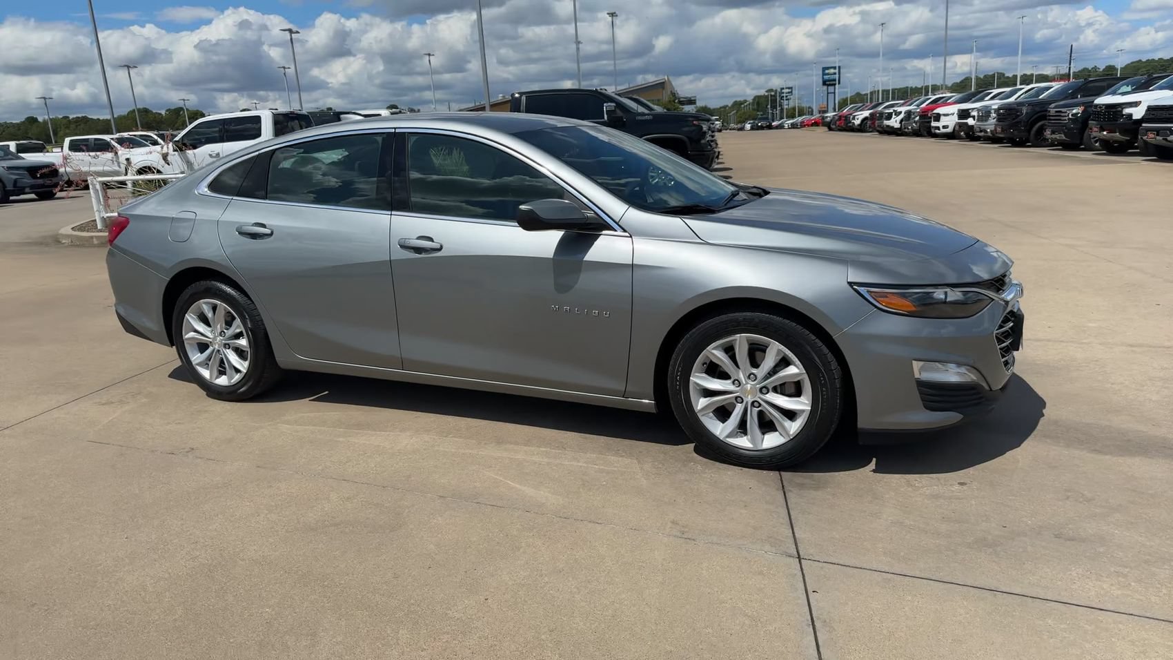 Used 2025 Chevrolet Malibu LT FWD image 3