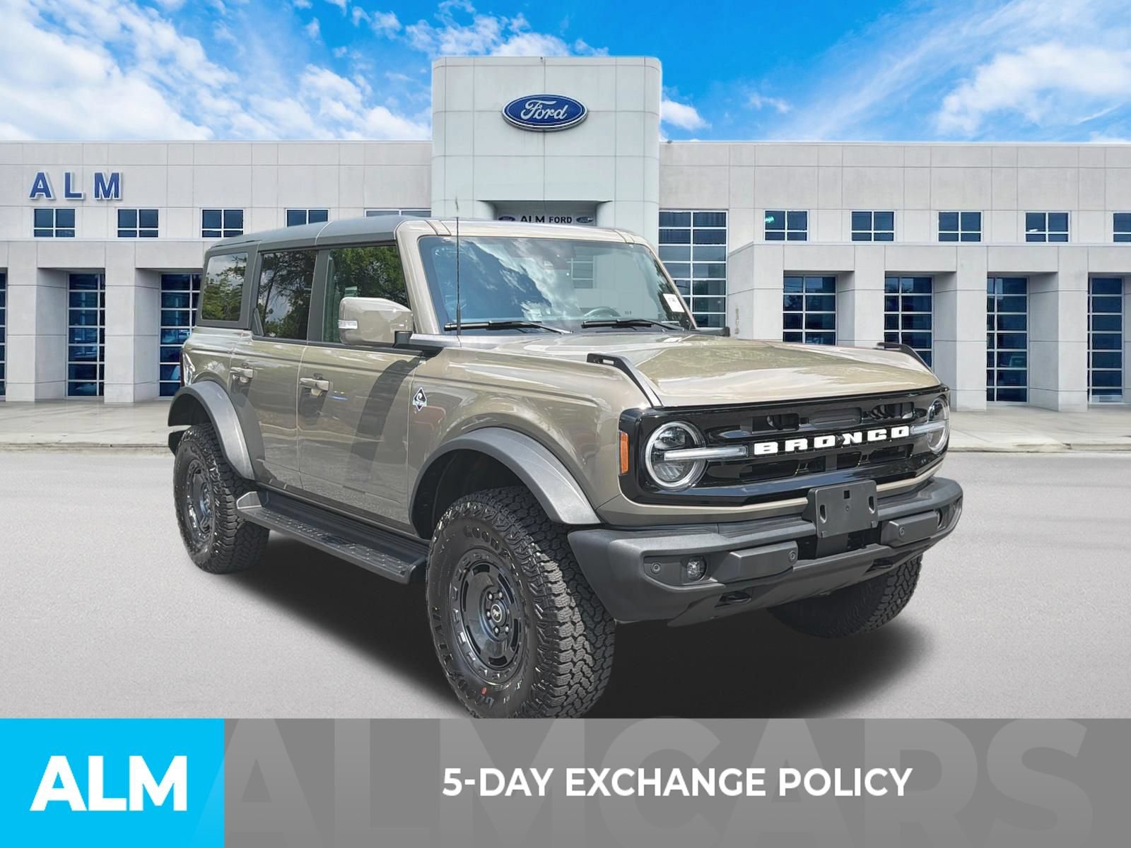 Used 2025 Ford Bronco Outer Banks w/ Sasquatch Package AWD/4WD image 3