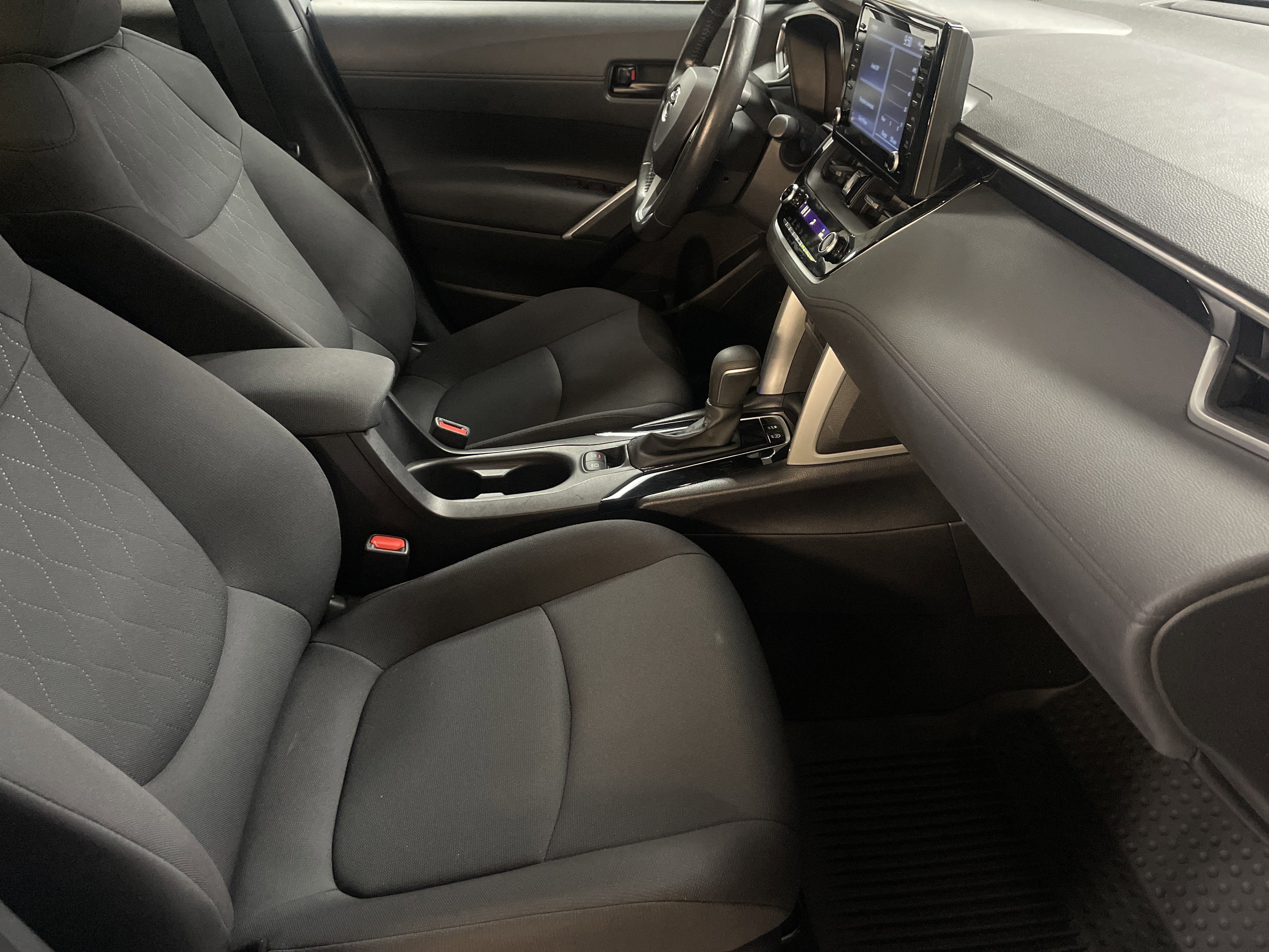 Certified 2022 Toyota Corolla Cross LE image 35