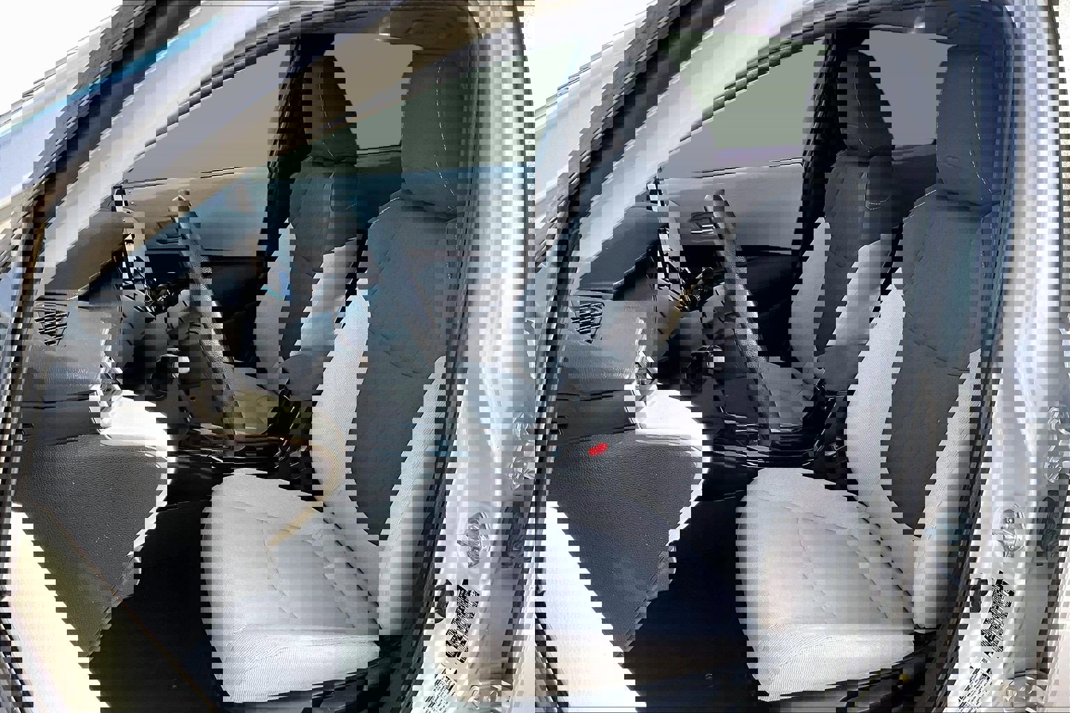 Used 2021 Toyota Corolla LE image 21