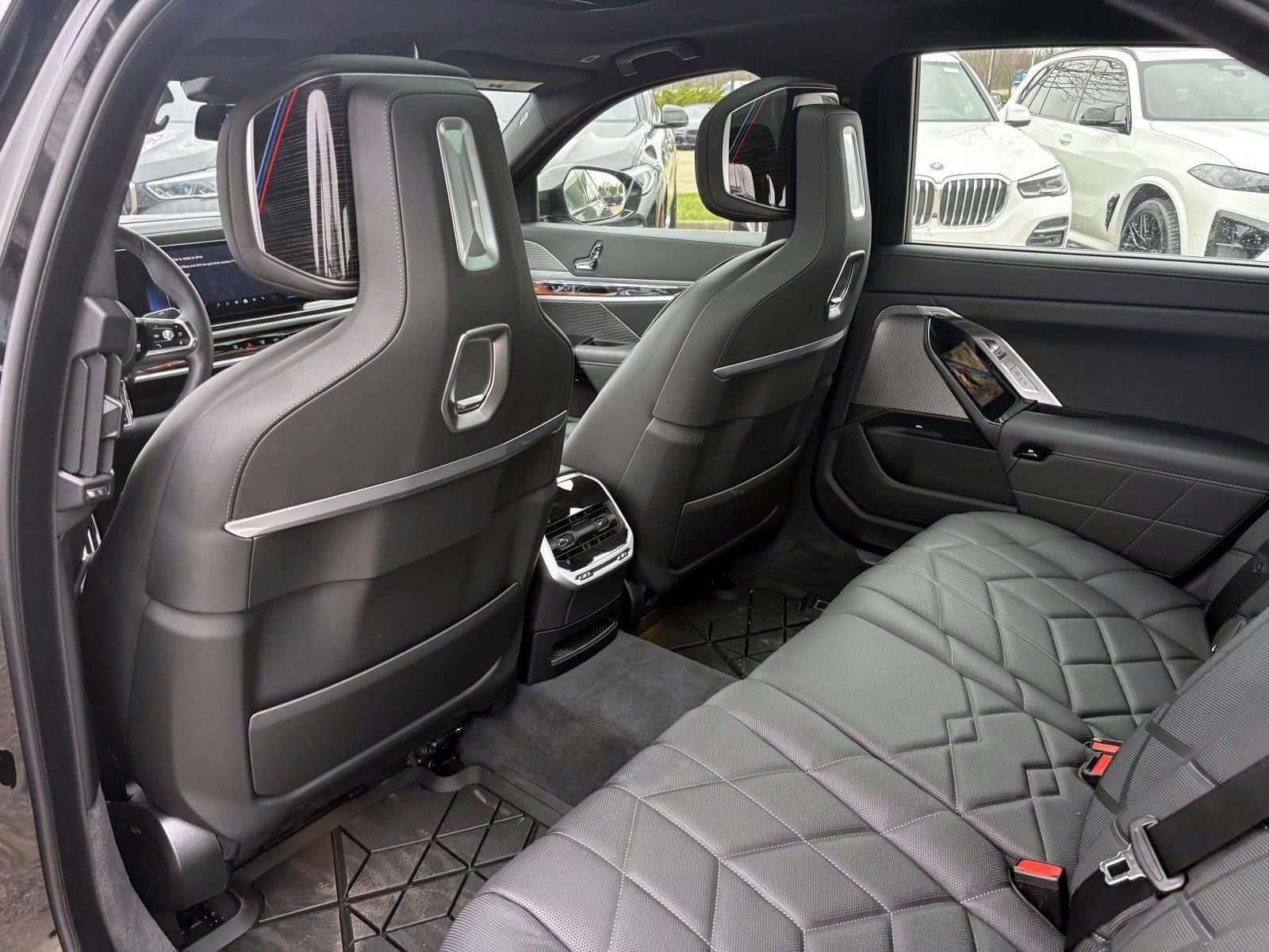 Used 2026 BMW i7 xDrive60 w/ Executive Package AWD/4WD image 29