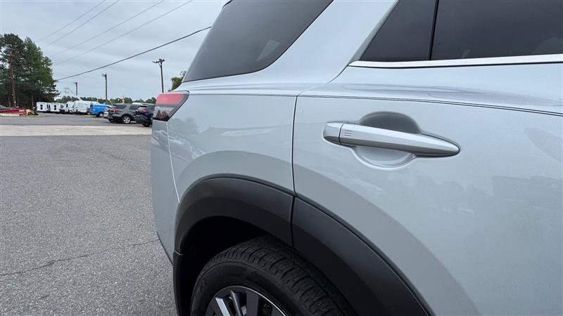 Used 2022 Nissan Pathfinder SL w/ SL Premium Package AWD/4WD image 25