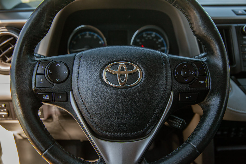 Used 2018 Toyota RAV4 Platinum AWD/4WD image 17
