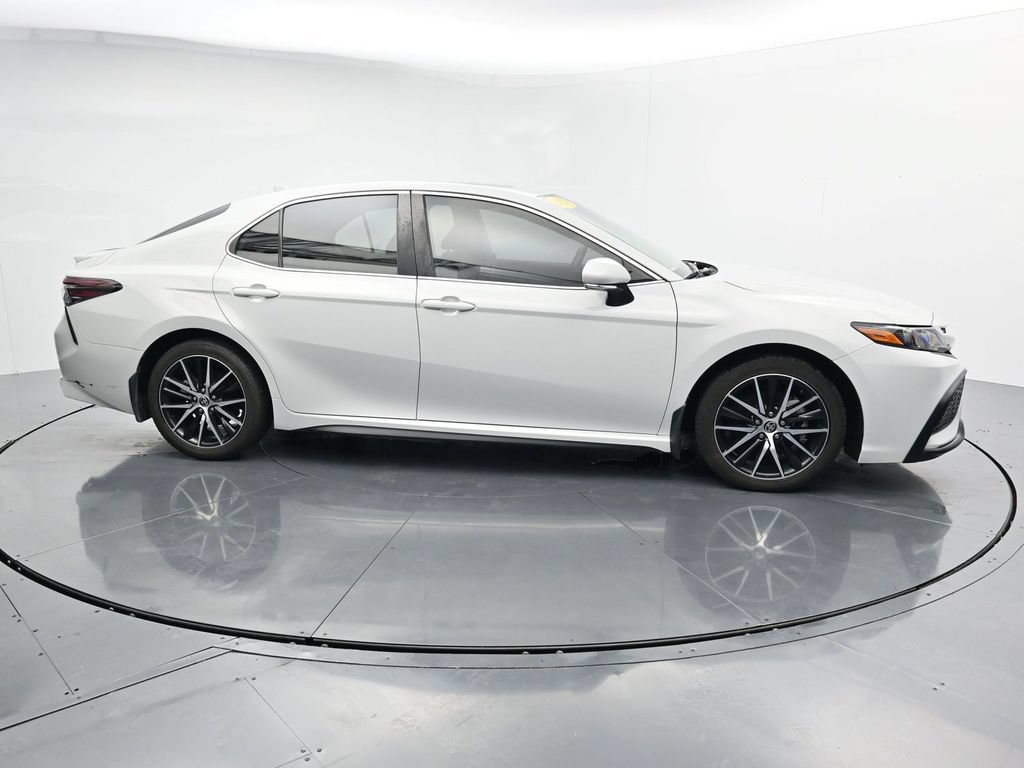 Used 2023 Toyota Camry SE w/ Audio Upgrade Package FWD image 9