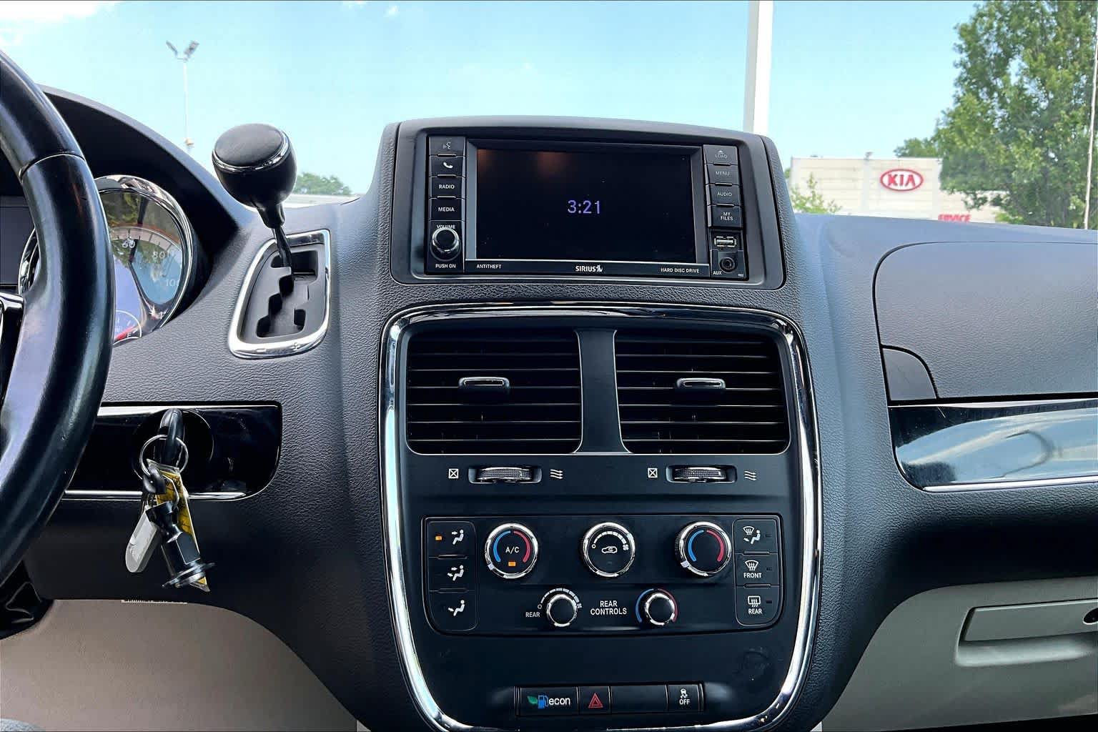Used 2019 Dodge Grand Caravan SXT FWD image 35