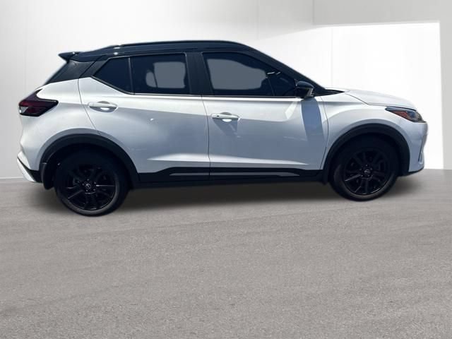 Used 2024 Nissan Kicks SR w/ SR Premium Package FWD image 6