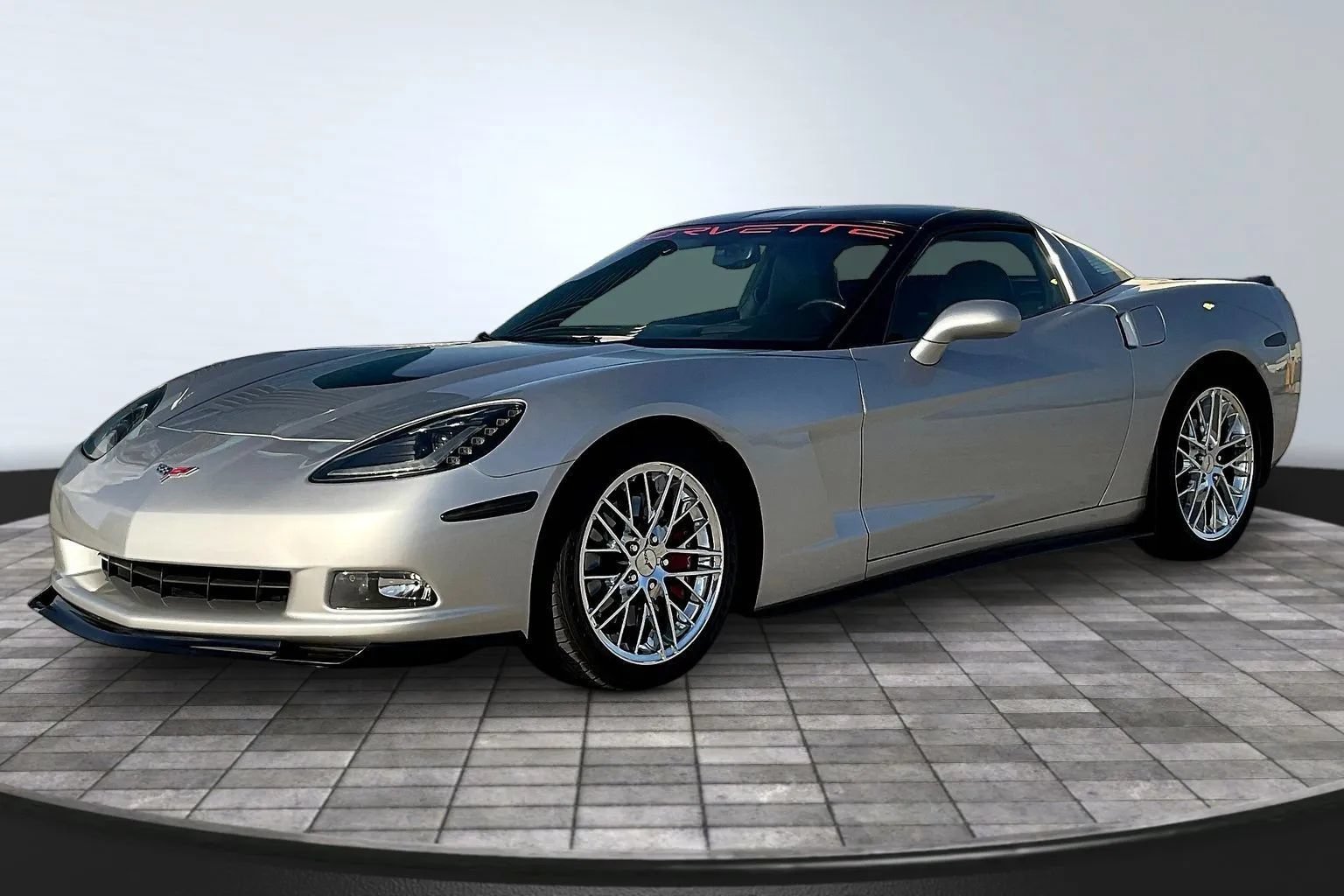 Used 2005 Chevrolet Corvette Coupe w/ Preferred Equipment Group RWD image 1