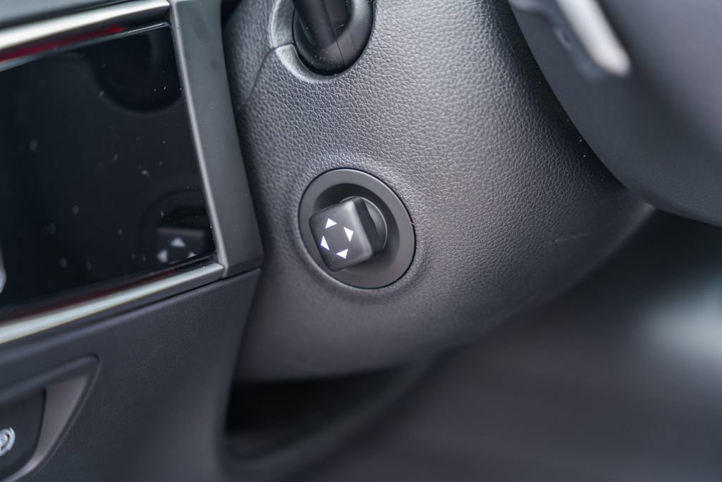 Used 2025 Genesis GV70 3.5T Sport w/ Sport Advanced Package image 42