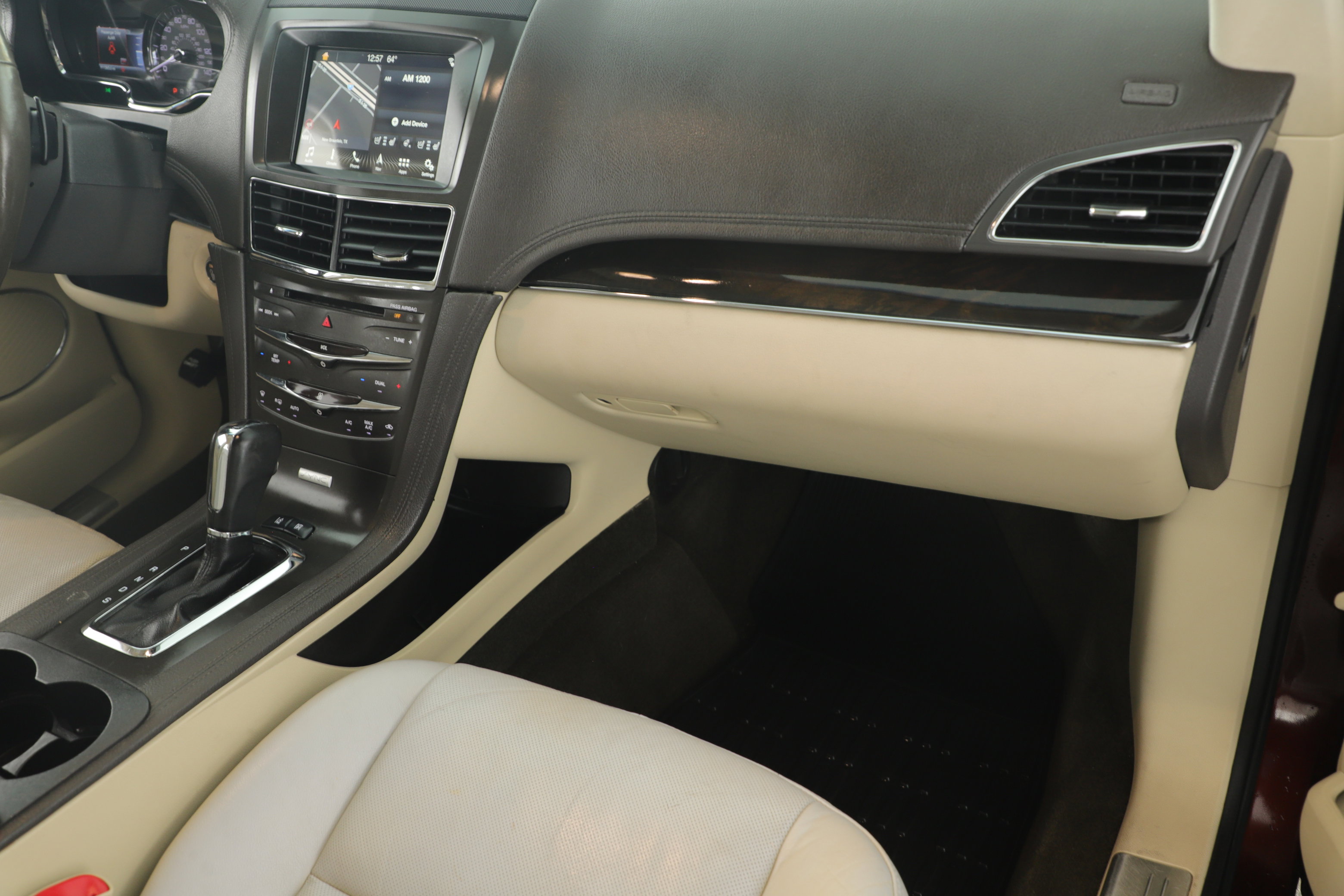 Used 2016 Lincoln MKT AWD w/ Equipment Group 201A image 20