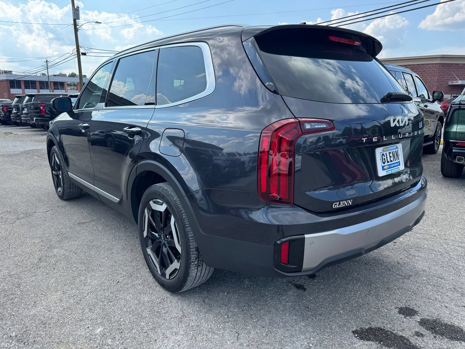 Used 2025 Kia Telluride S FWD image 4