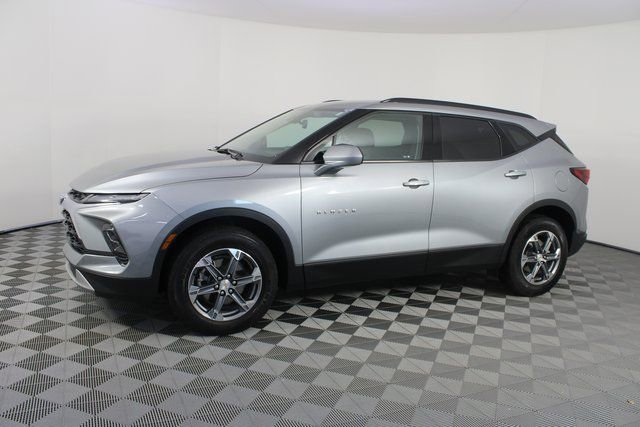 Used 2024 Chevrolet Blazer LT w/ Convenience Package image 2