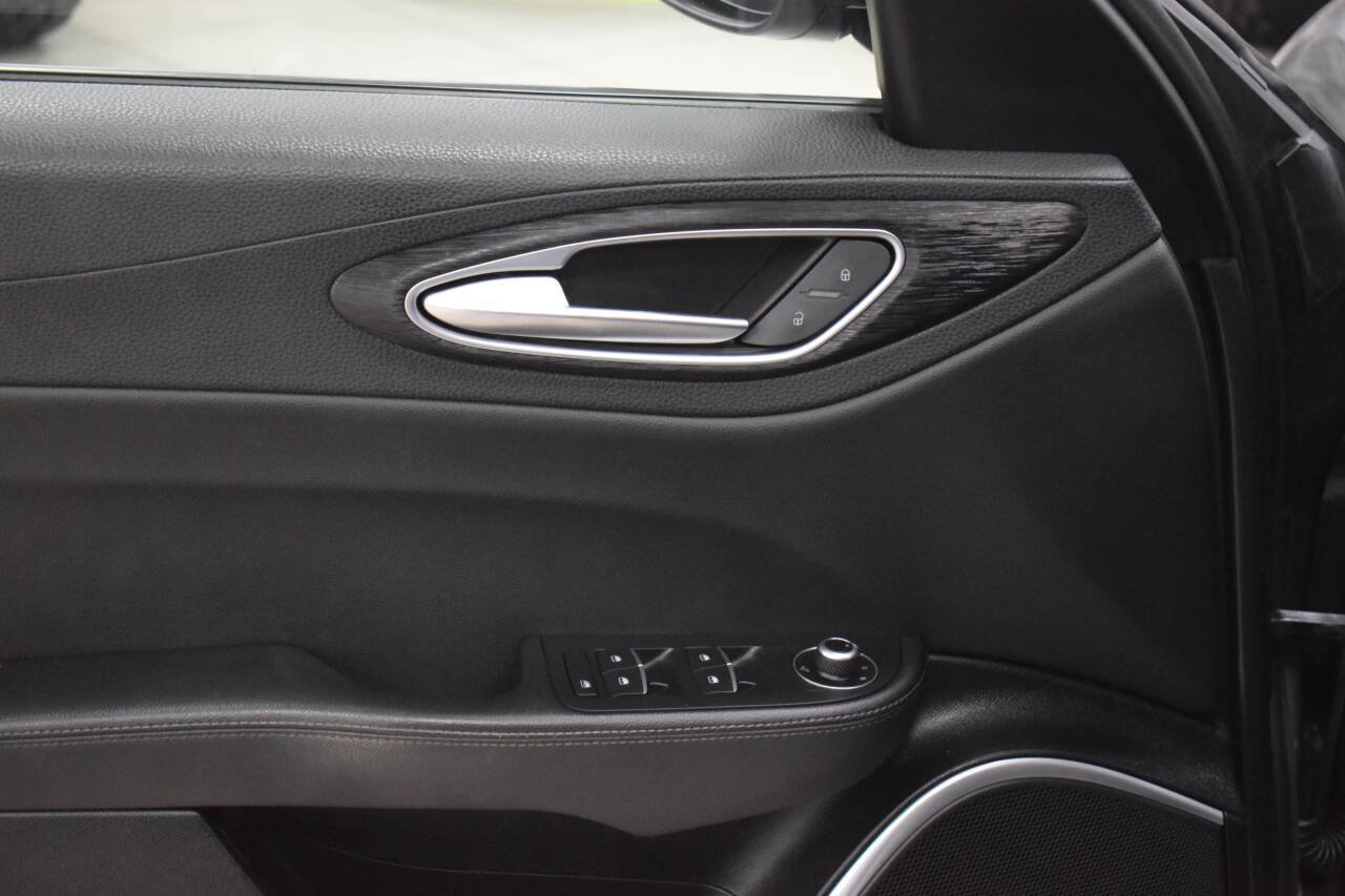 Used 2021 Alfa Romeo Giulia Sprint w/ Nero Edizione image 28