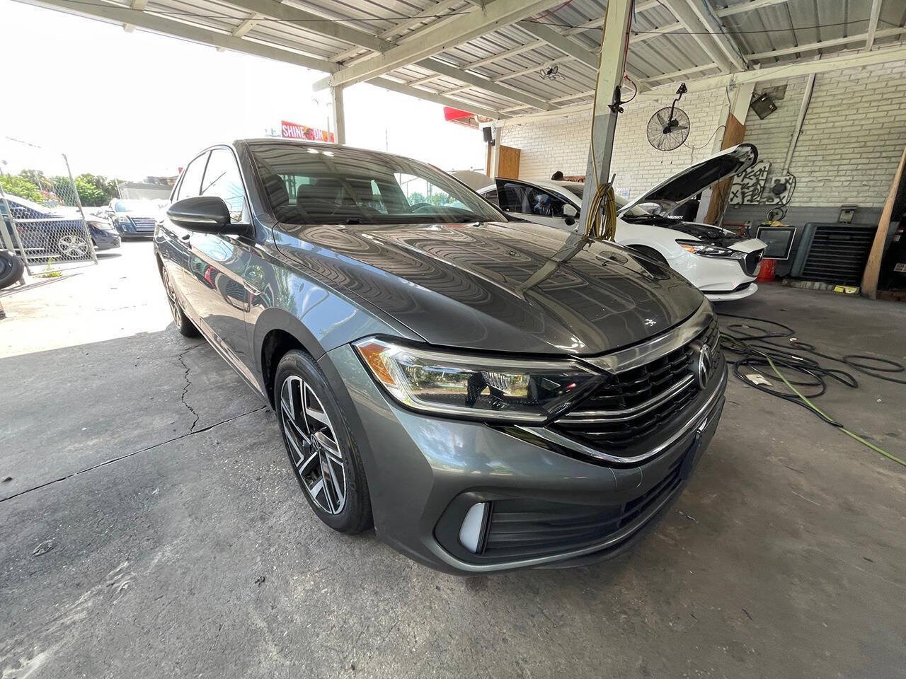 Used 2022 Volkswagen Jetta SEL FWD image 16