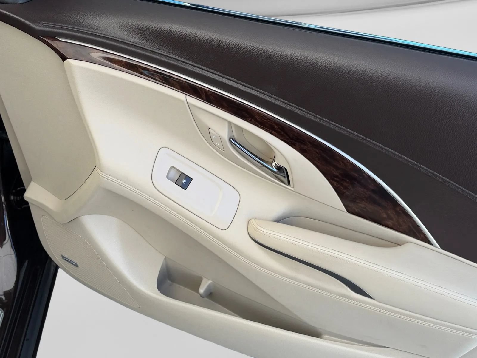 Used 2015 Buick LaCrosse Leather w/ Experience Buick Package FWD image 23