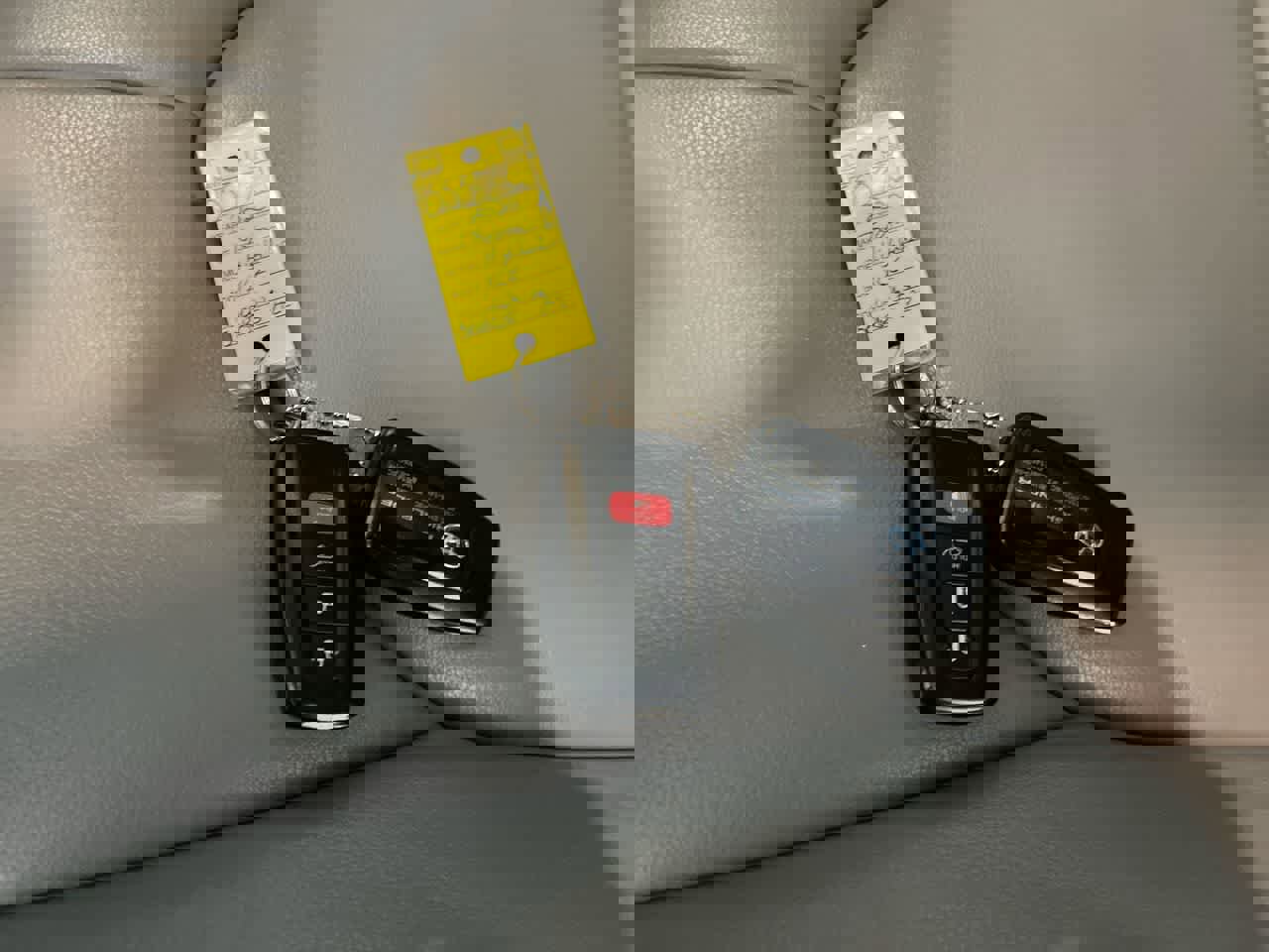 Used 2020 Toyota Highlander XLE image 28