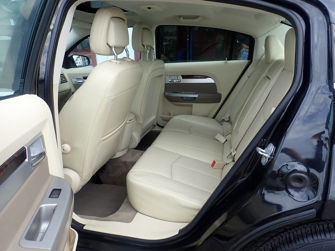 Used 2010 Chrysler Sebring Limited w/ Electronics Convenience Group image 14