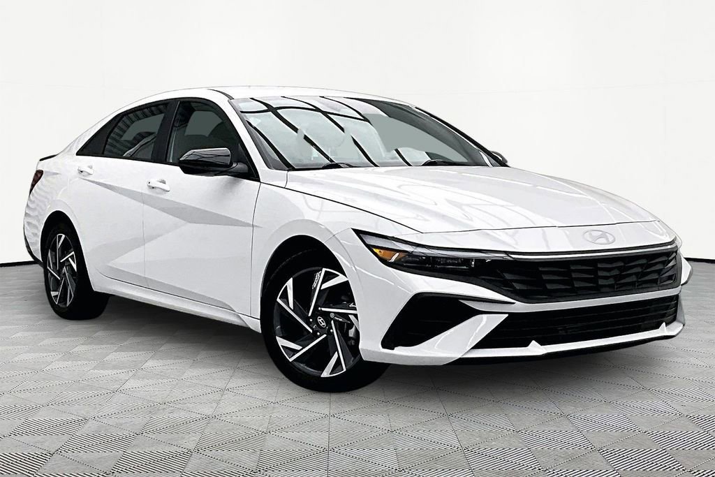 Used 2025 Hyundai Elantra Sport FWD image 12