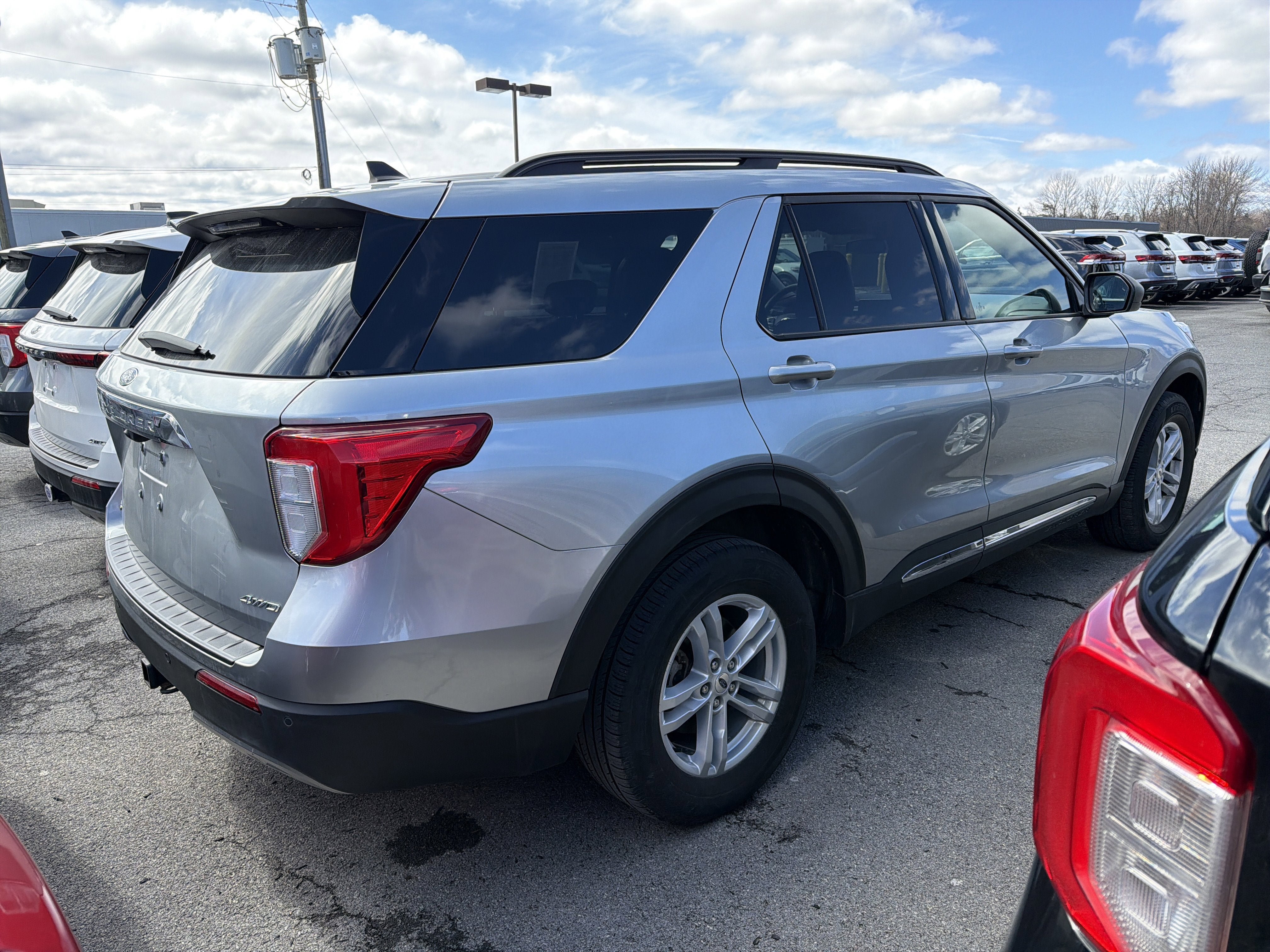 Used 2024 Ford Explorer XLT w/ Equipment Group 202A image 6