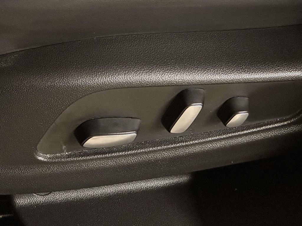 Used 2023 Cadillac XT5 Sportv w/ Technology Package image 14