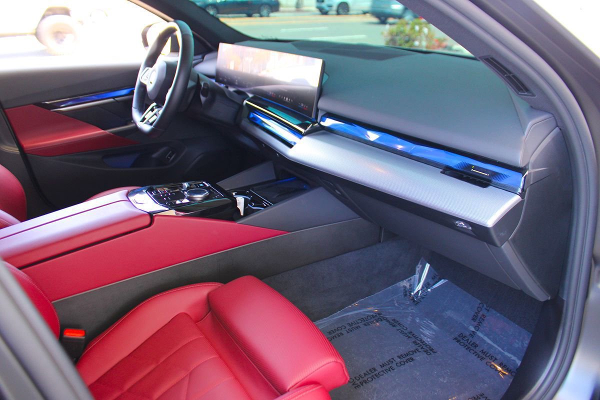 Used 2025 BMW i5 eDrive40i w/ M Sport Package image 15