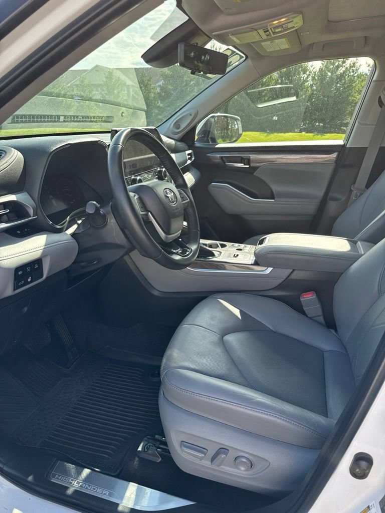 Used 2023 Toyota Highlander Platinum AWD/4WD image 6
