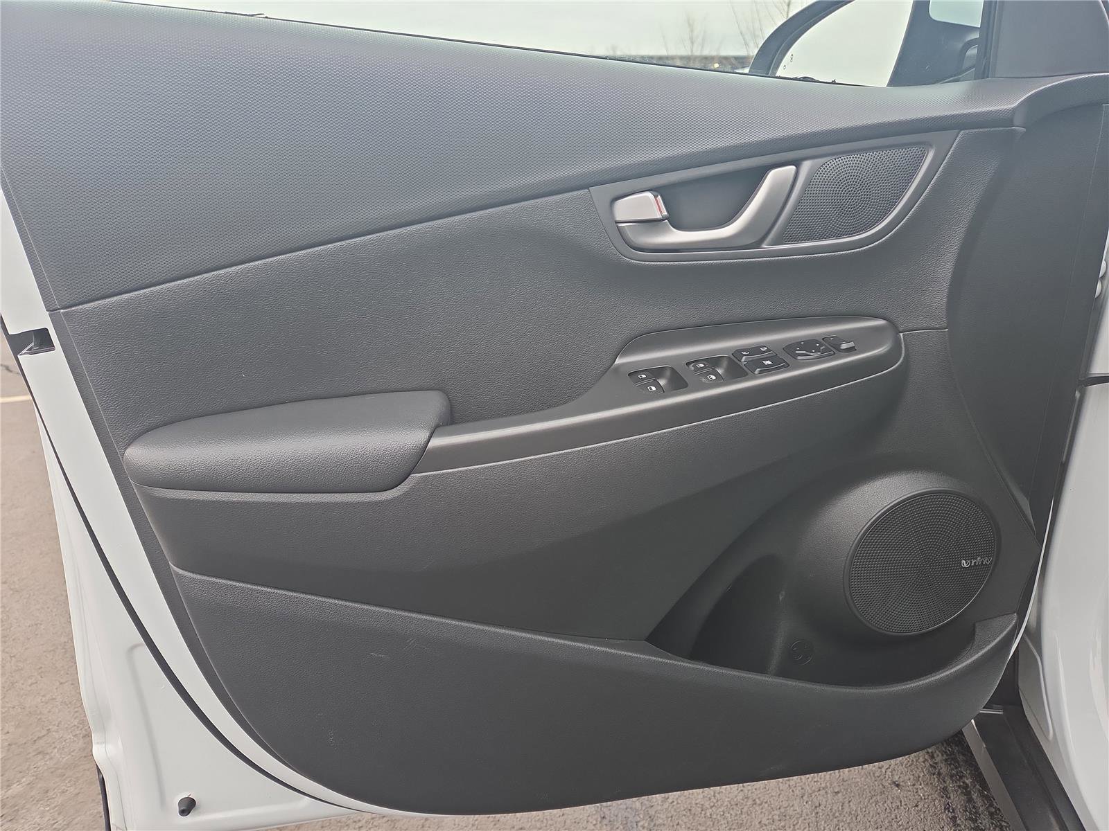 Used 2021 Hyundai Kona Limited w/ Cargo Package image 13