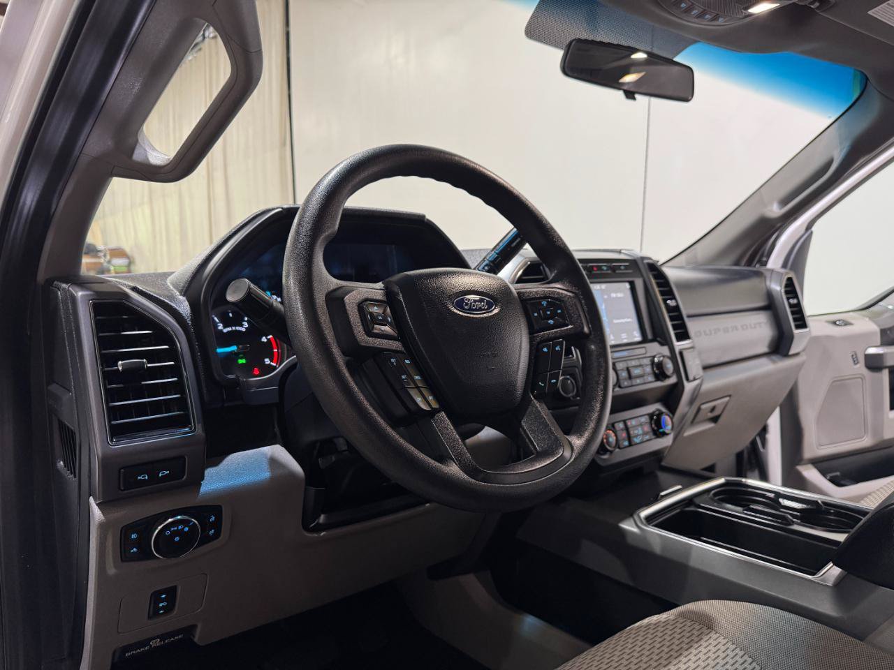 Used 2019 Ford F350 XLT w/ XLT Premium Package AWD/4WD image 10