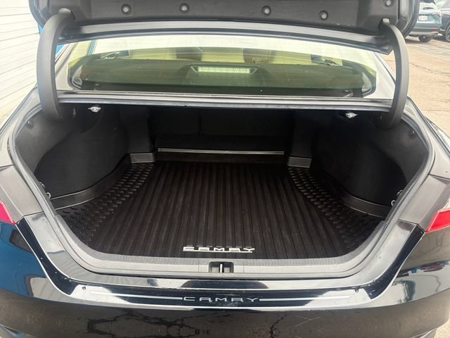 Used 2018 Toyota Camry LE w/ Convenience Package FWD image 19